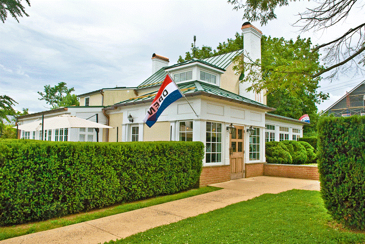 Exterior of Thaiverse Restaurant in Middleburg, Virginia, offering authentic Thai cuisine with indoor seating and a welcoming patio. A charming  historic setting where guests enjoy vibrant flavors and warm hospitality during wine country tours.